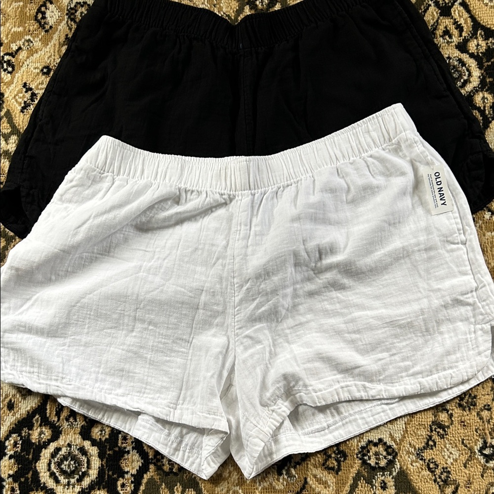 Old Navy Women's Black and White Shorts